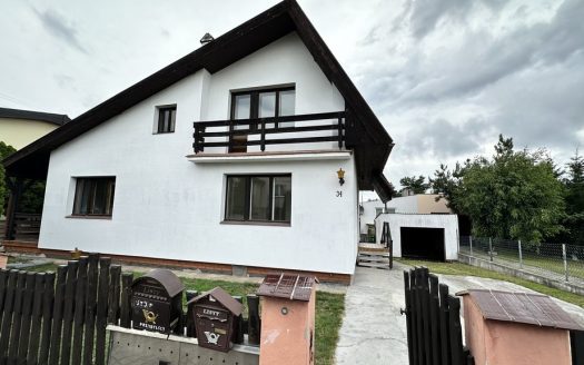 Wolnostojący. 5 sypialni. Salon 51m2. 2003r.