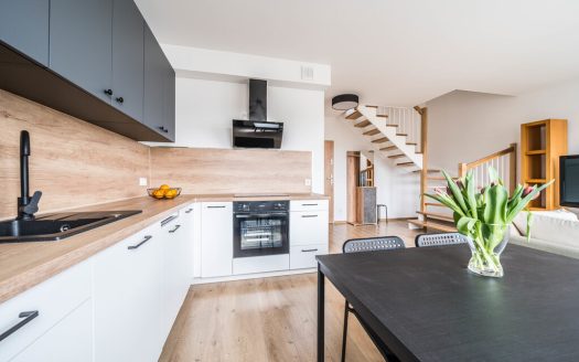 3-pokoje, winda, 2 miejsca postojowe, 2 balkony